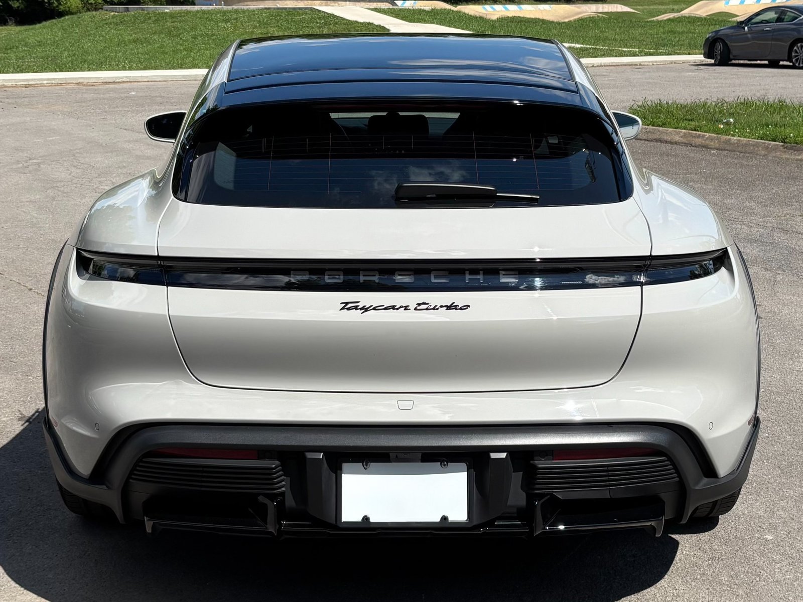 
								2023 Porsche Taycan Turbo Cross Turismo full									