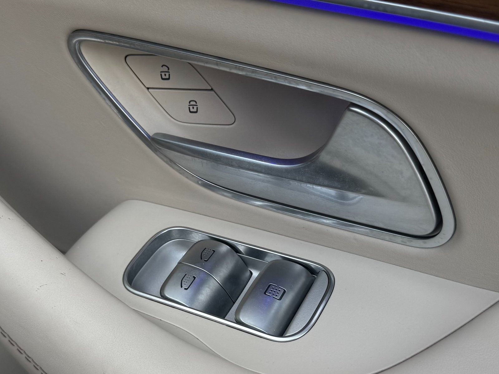 
								2023 Mercedes-Benz GLS 600 Maybach 4MATIC full									