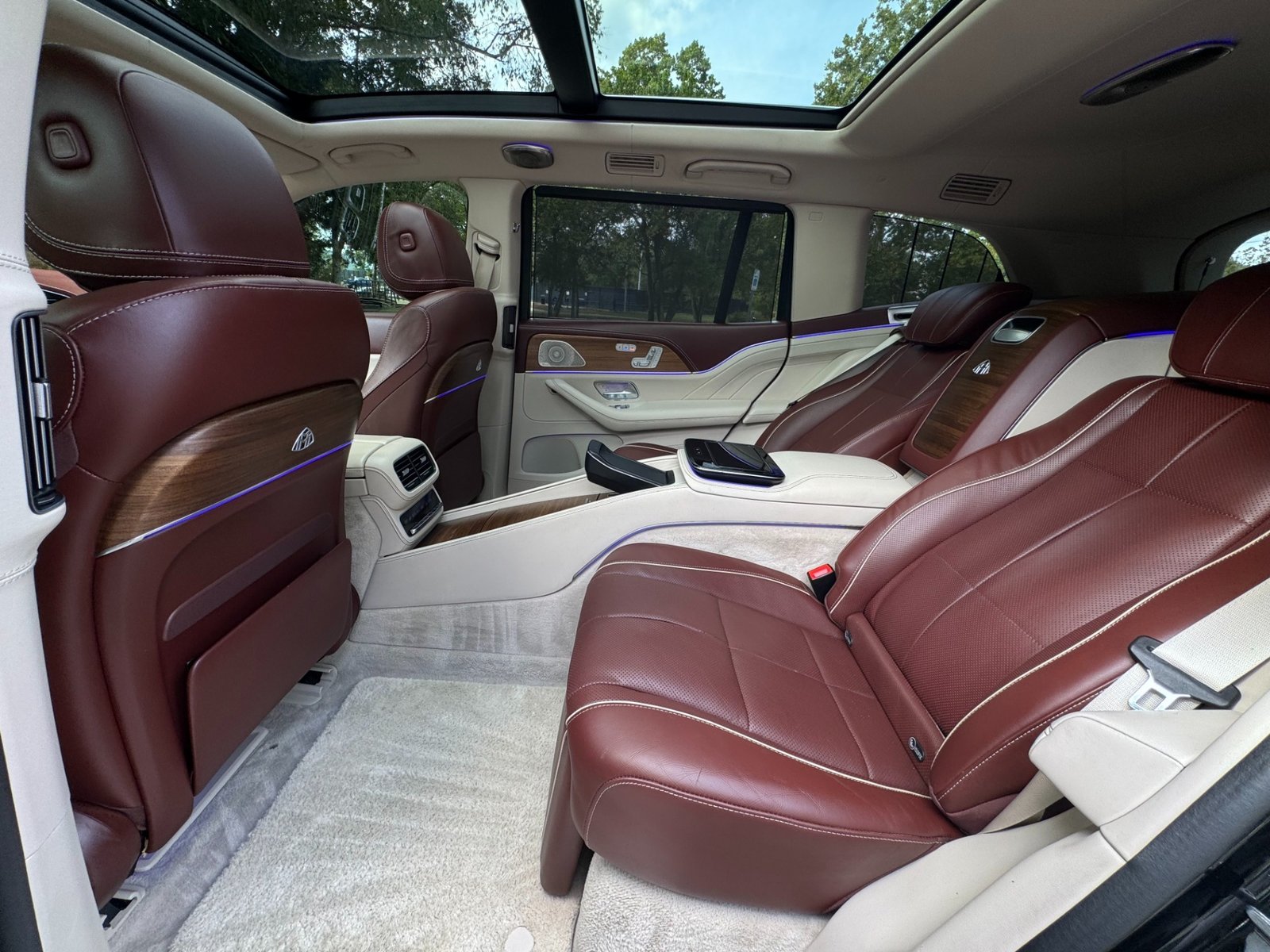 
								2023 Mercedes-Benz GLS 600 Maybach 4MATIC full									