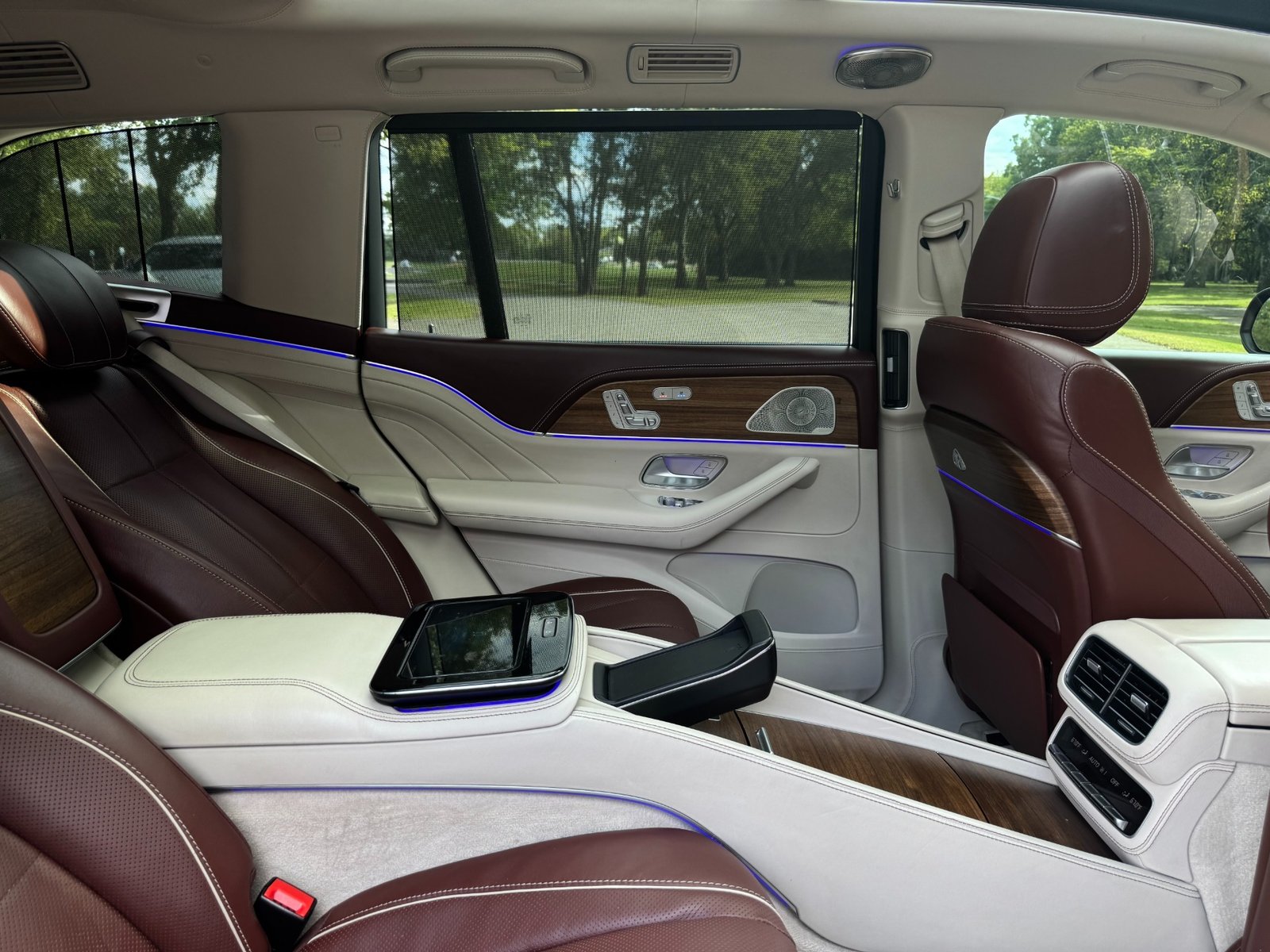 
								2023 Mercedes-Benz GLS 600 Maybach 4MATIC full									