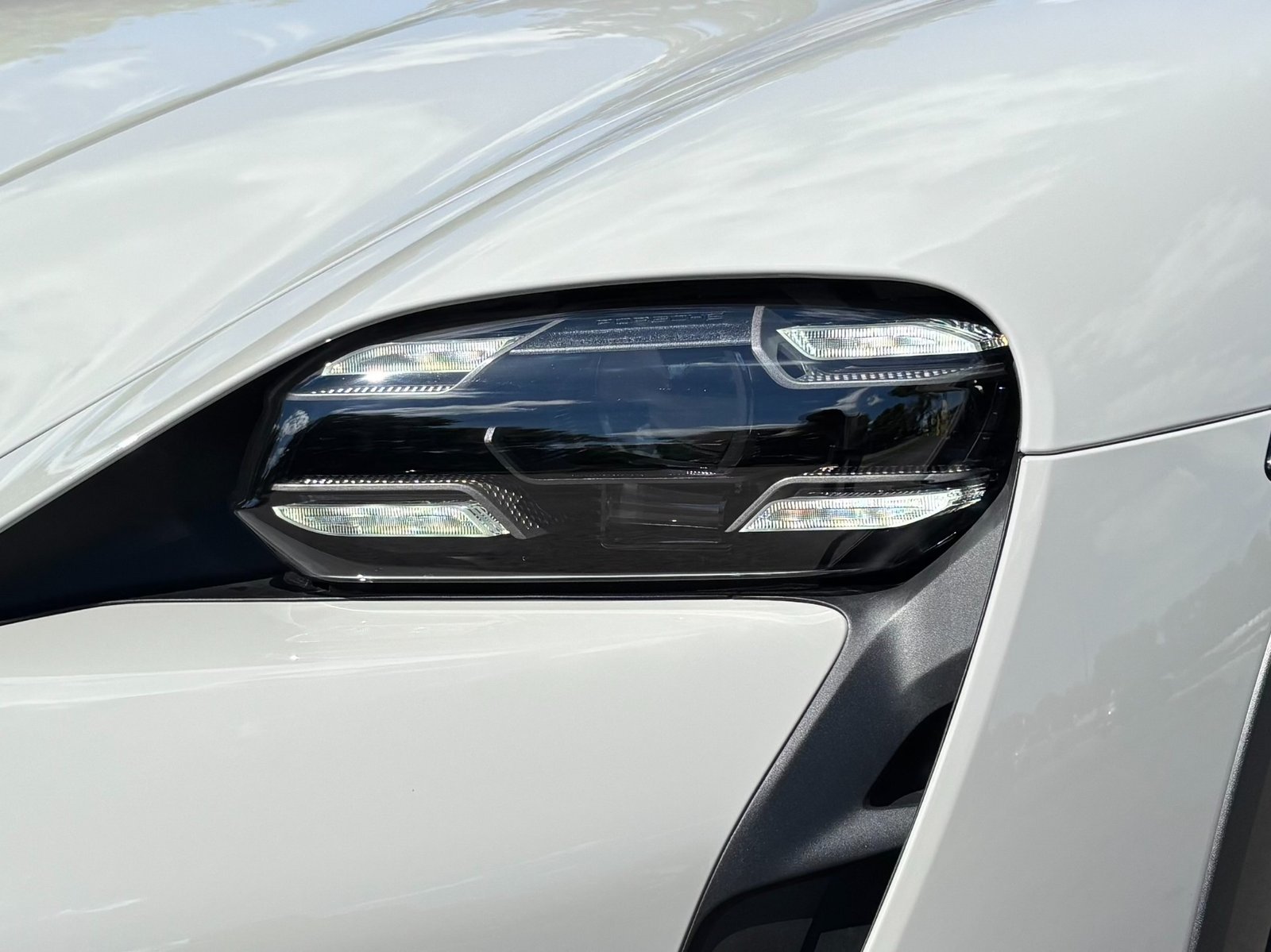 
								2023 Porsche Taycan Turbo Cross Turismo full									