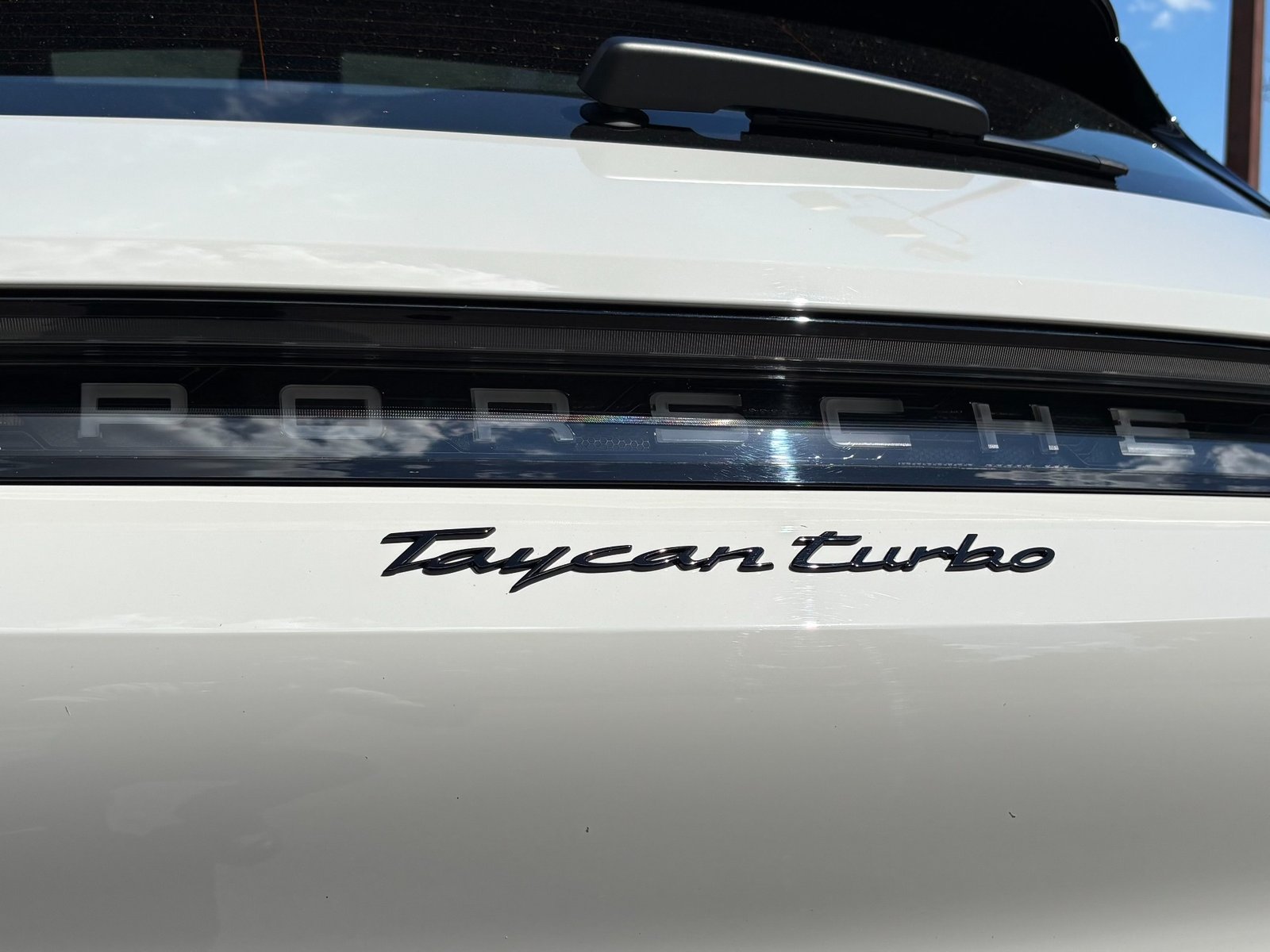 
								2023 Porsche Taycan Turbo Cross Turismo full									