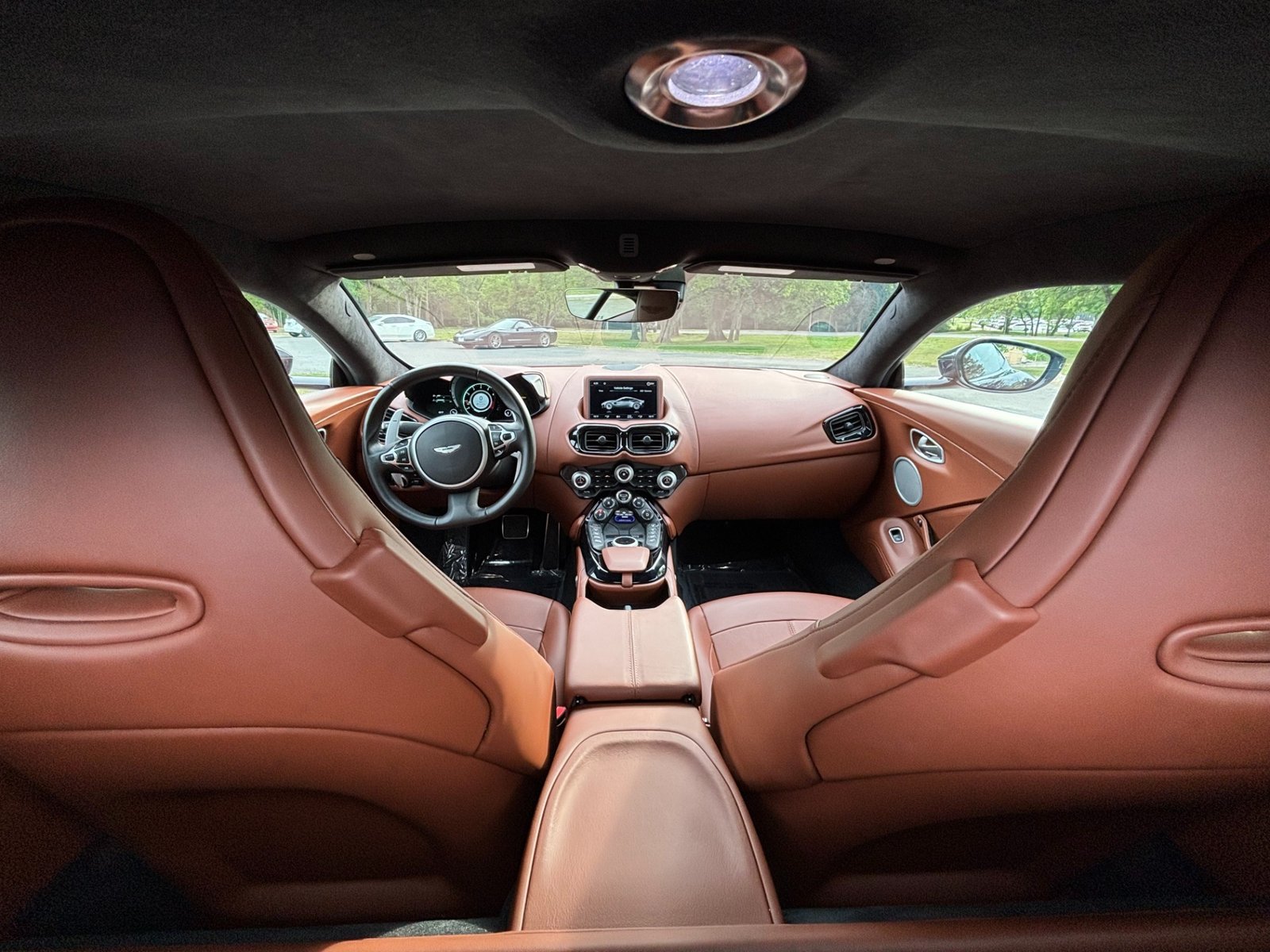 
								2020 Aston Martin Vantage full									