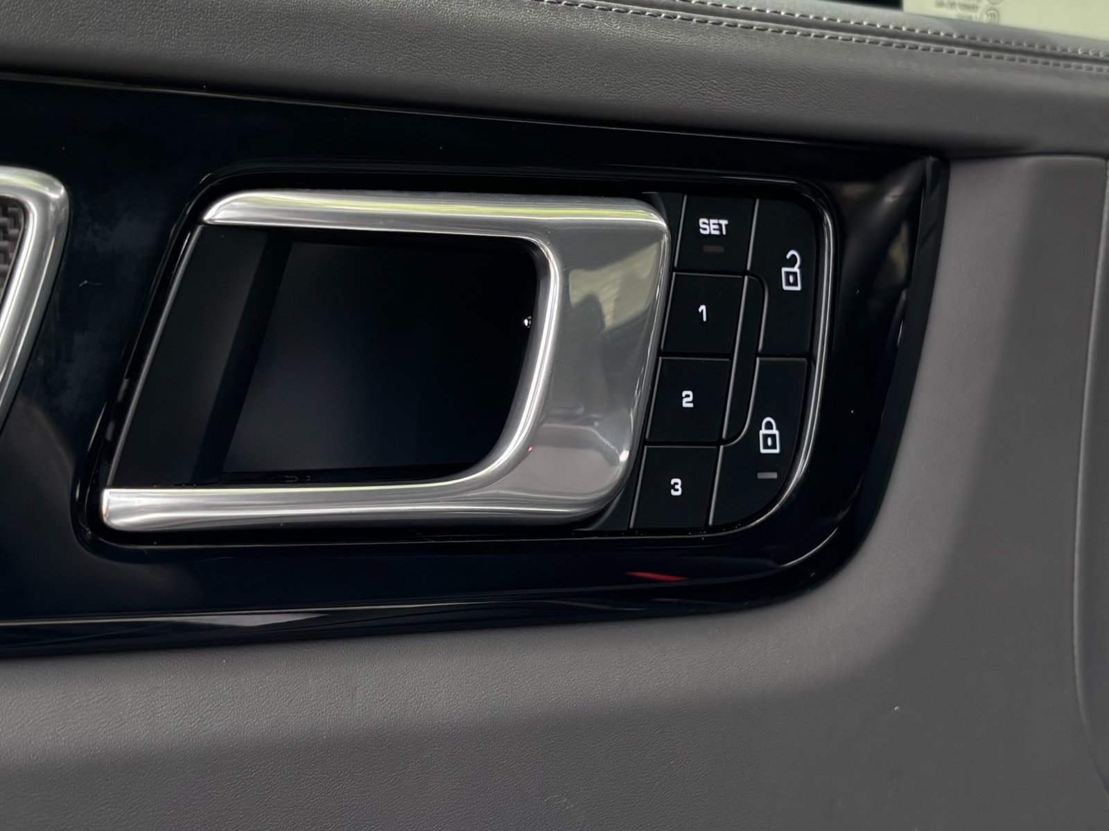 
								2023 Porsche Cayenne Turbo PREMIUM full									