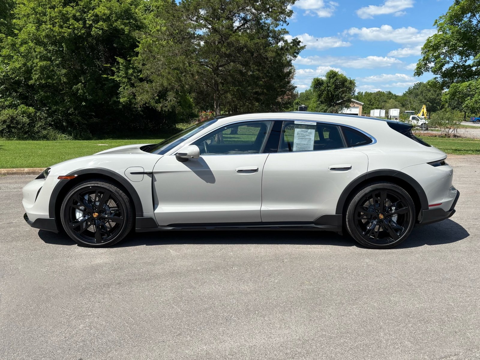 
								2023 Porsche Taycan Turbo Cross Turismo full									