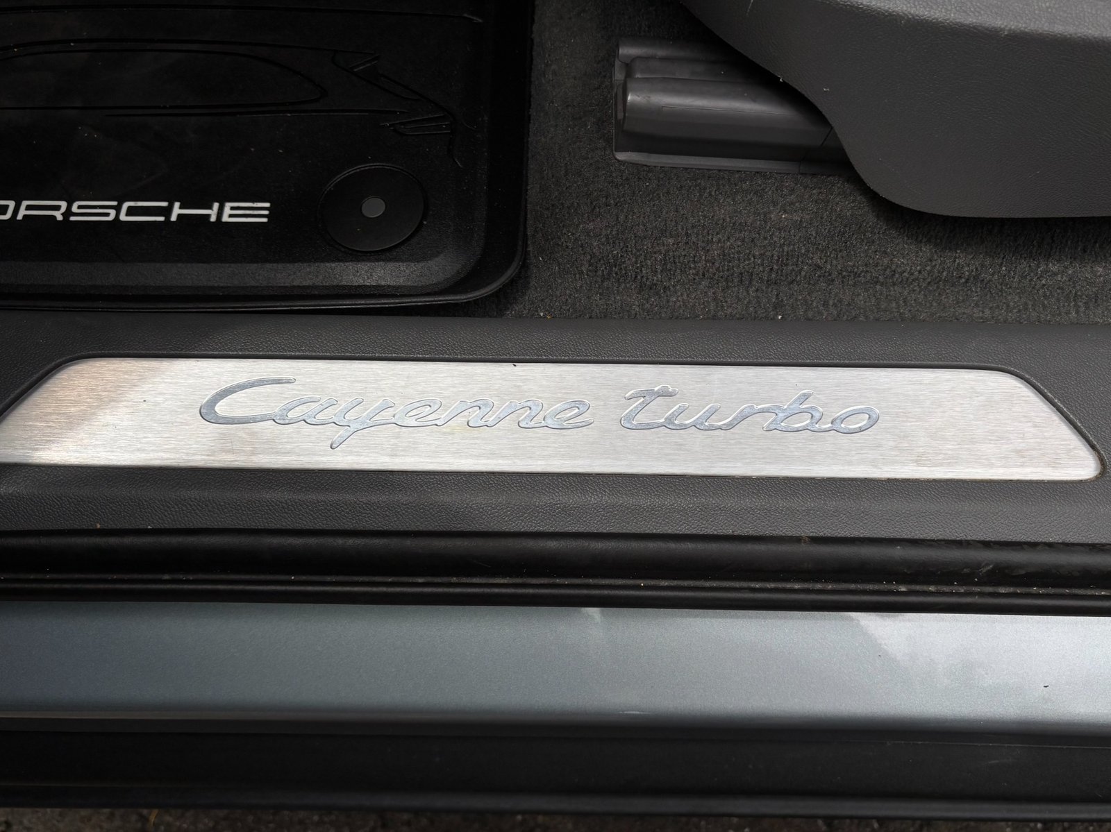 
								2023 Porsche Cayenne Turbo PREMIUM full									