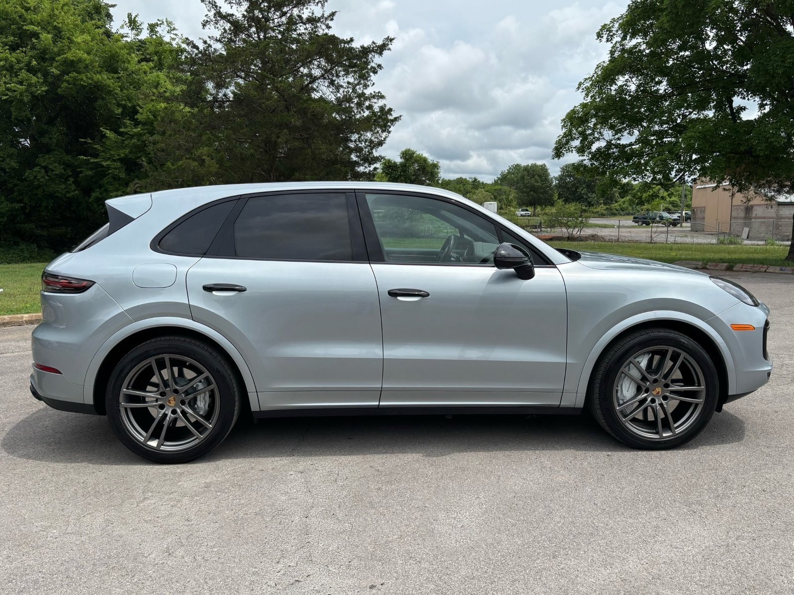 
								2023 Porsche Cayenne Turbo PREMIUM full									