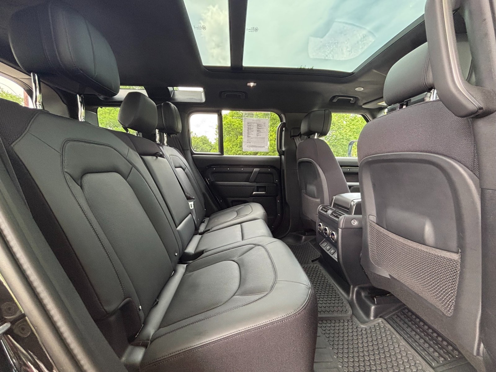 
								2025 Land Rover Defender full									