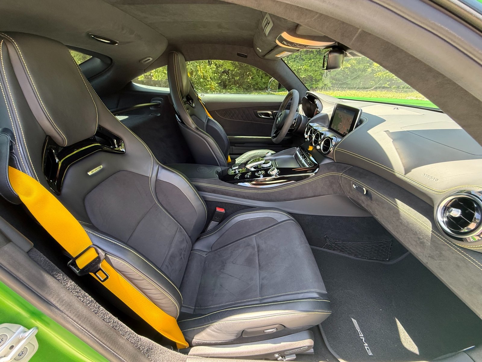 
								2018 Mercedes-Benz AMG GT R full									