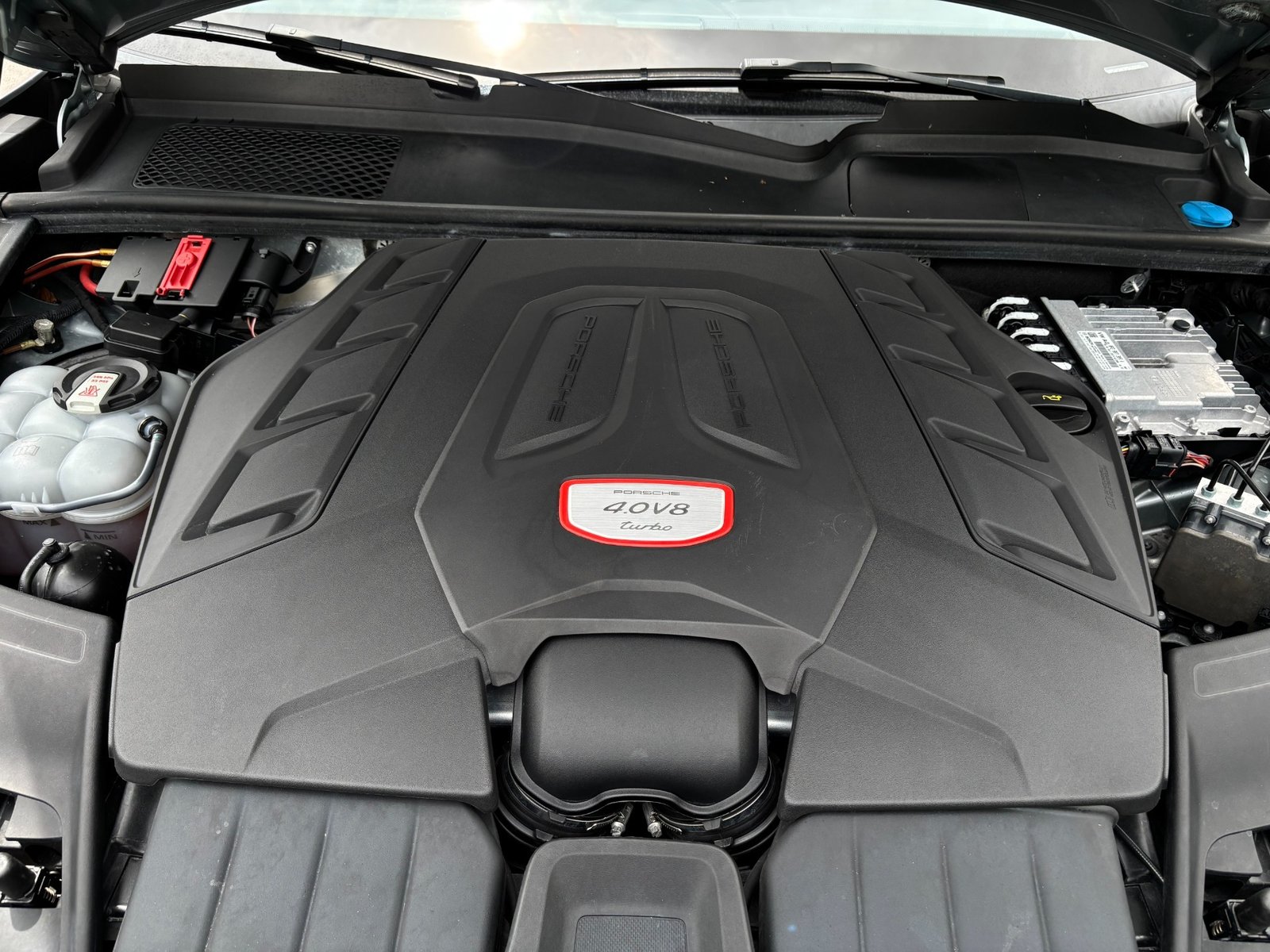 
								2023 Porsche Cayenne Turbo PREMIUM full									