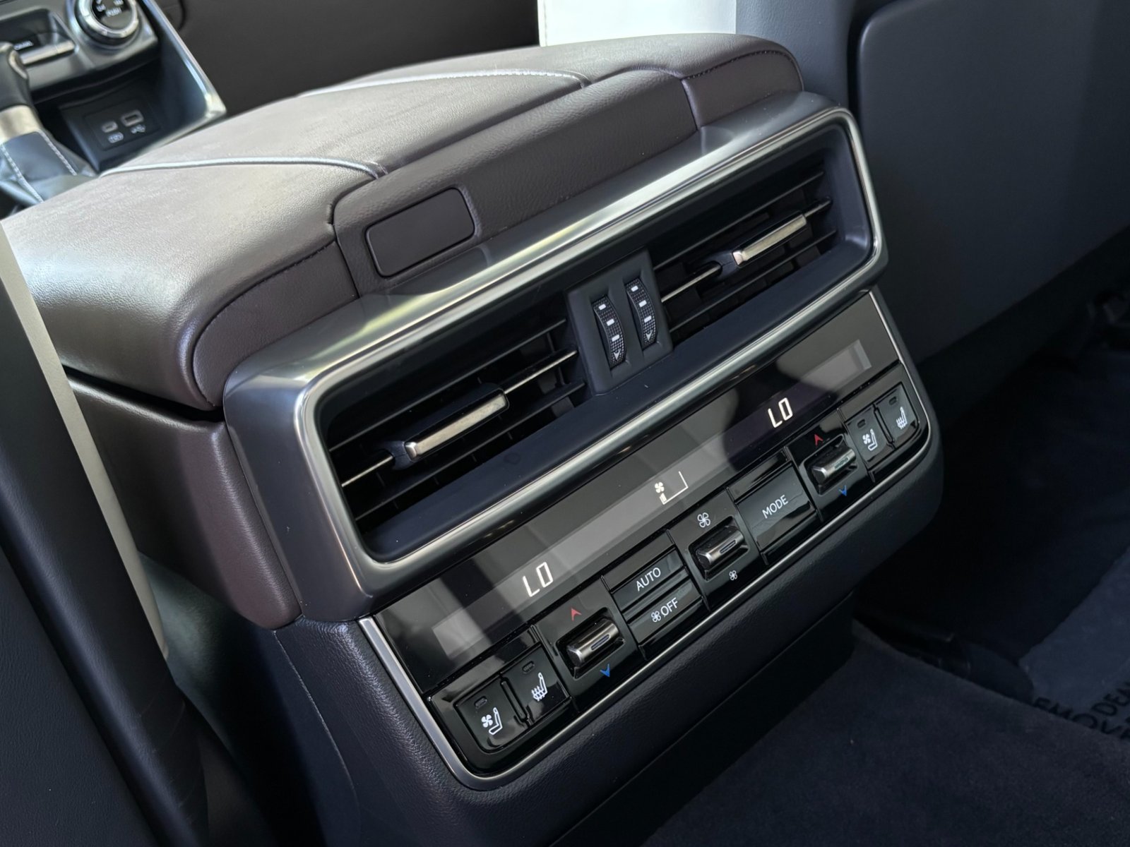
								2022 Lexus LX 600 full									