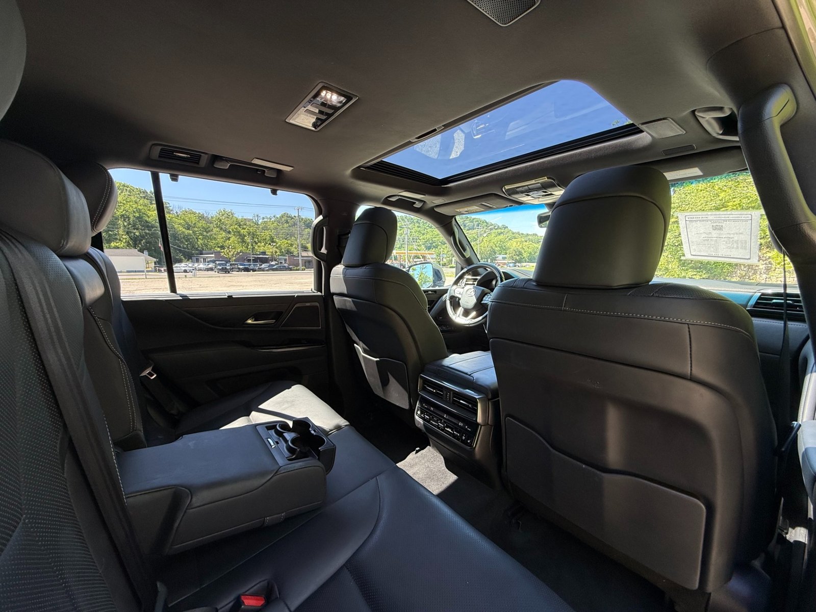 
								2023 Lexus LX 600 full									