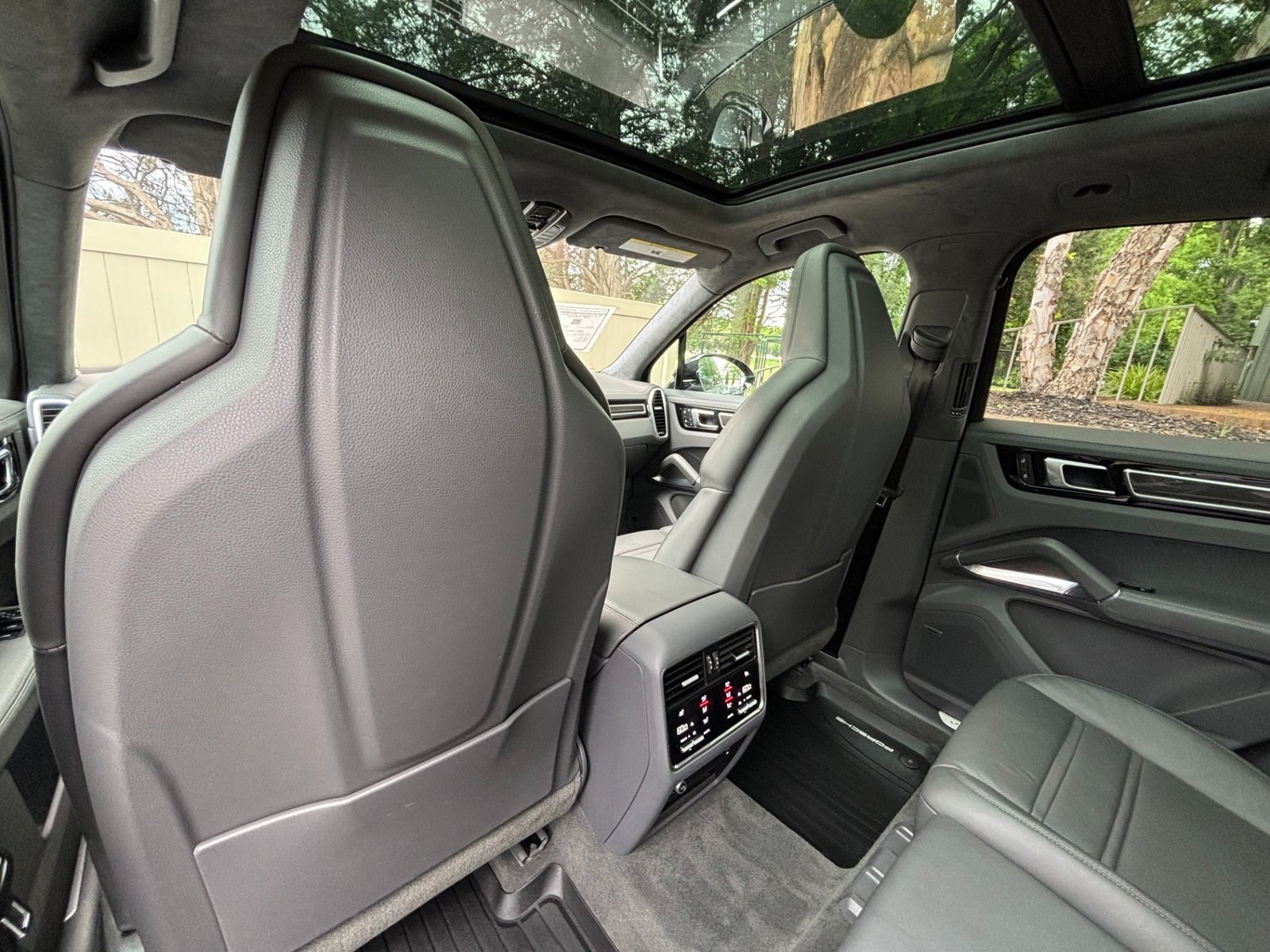 
								2023 Porsche Cayenne Turbo PREMIUM full									